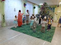 "Зайчиха - портниха" новогодний праздник для детей 2 младшей группы