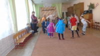 Для привития навыков к здоровому образу жизни в МБДОУ детский сад «Родничок» было проведено тематическое развлечение «В гости к Крошу»