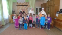 Для привития навыков к здоровому образу жизни в МБДОУ детский сад «Родничок» было проведено тематическое развлечение «В гости к Крошу»