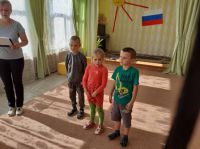 Конспект развлечения «День государственного флага Российской Федерации»
